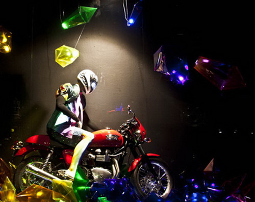 服装店橱窗如何设计